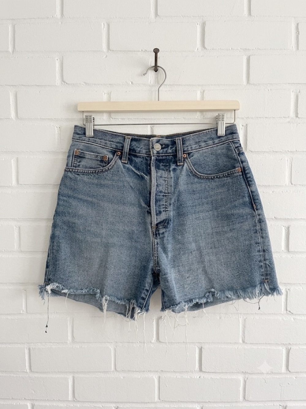 Aritzia Denim Forum The Yoko Hi-Rise Mid-Thigh Denim Short - Size 27
